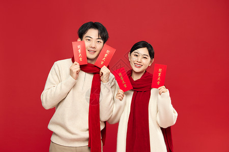 春节压岁钱海报手拿红包的开心青年情侣背景