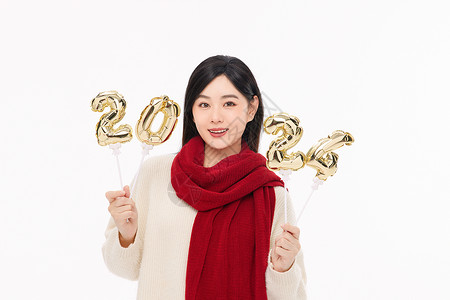 手举2024数字的美丽女孩背景图片