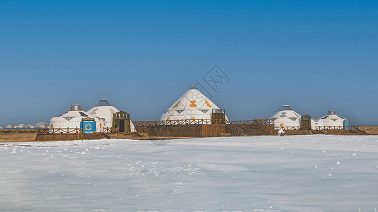 内蒙古冬季冰雪蒙古包蓝天背景图片