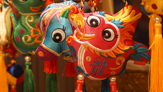 喜庆红色春节龙年年货市场龙年春节装饰挂件背景