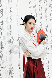 新中式美女手拿折扇高清图片