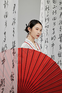 红色竖屏国风中国式书法屏风背景下的古典美女背景