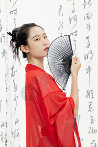 手拿折扇的中国风古装美女背景图片