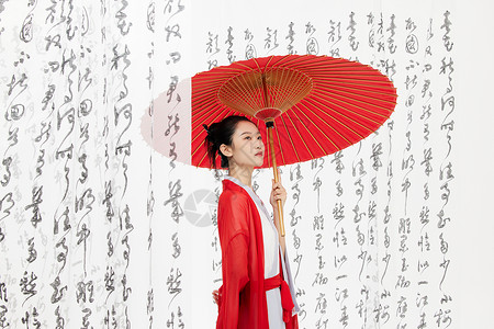 中国风美女手撑红色油纸伞背景图片
