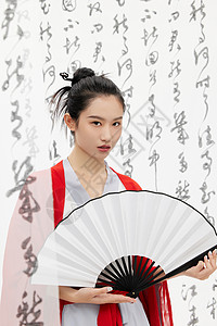 拿着折扇的中国风美女背景图片
