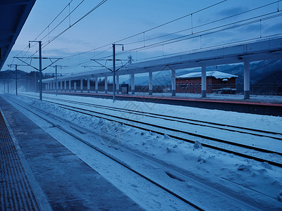 横道河子站冬季傍晚的横道河子高铁站背景