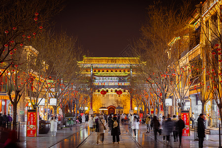 虎年烫金灯笼春字北京前门大街新年氛围背景