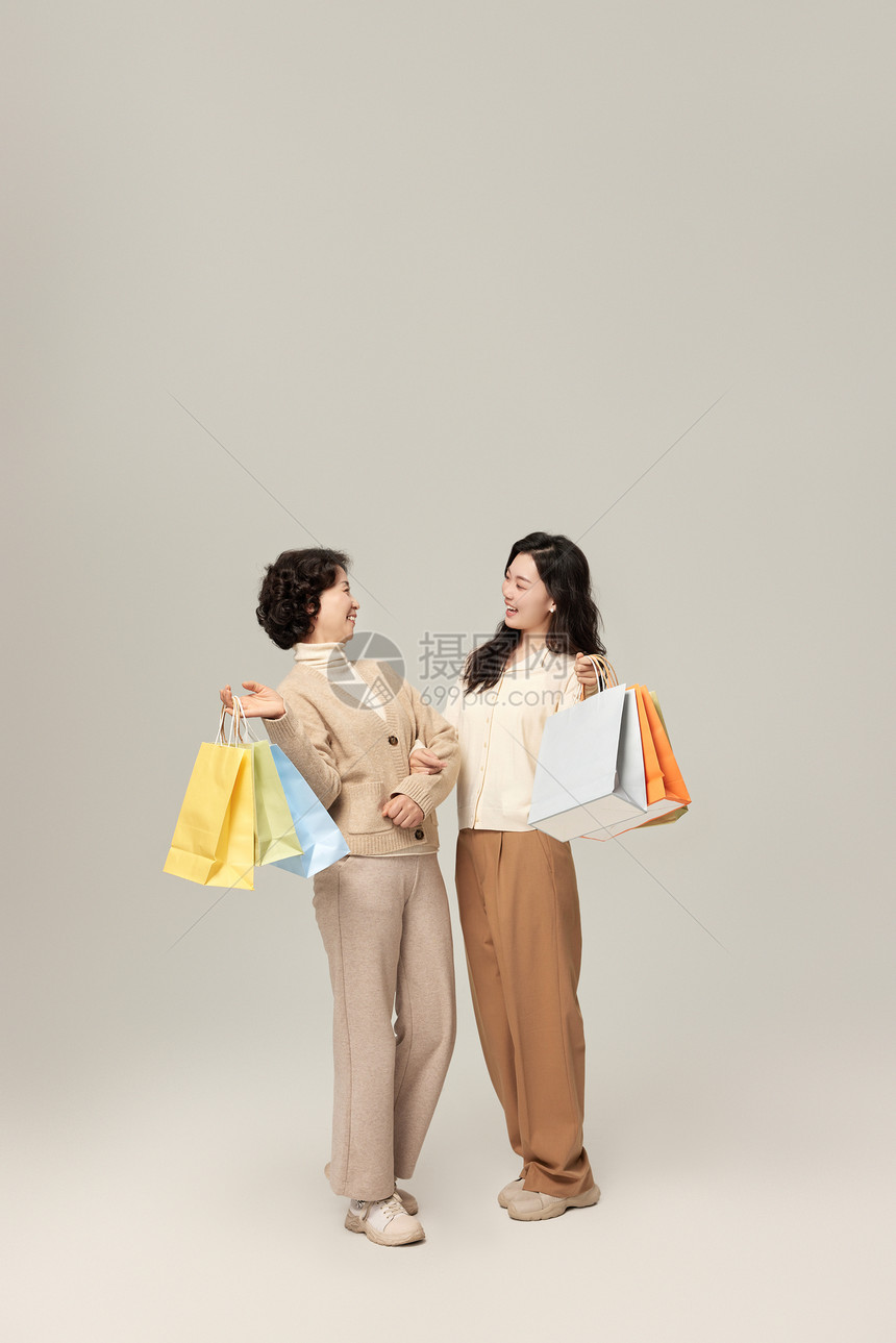 妇女节母女一起购物图片
