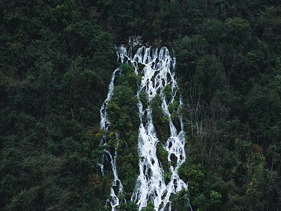 瀑布水流效果航拍贵州荔波小七孔景区瀑布背景