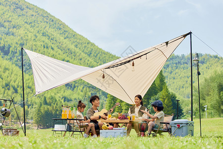一家人在露营背景图片