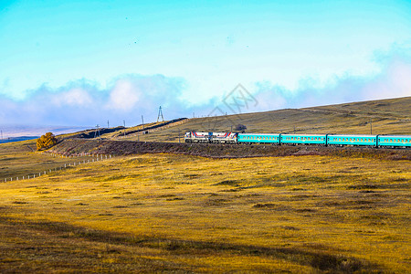 蒙扎火车在蒙古草原上背景