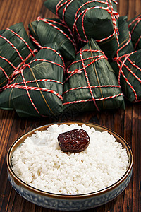 唧唧声端午节传统美食粽子和香包背景