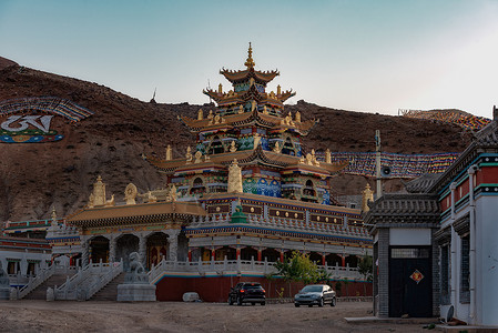 内蒙古阿拉善人根峰旅游景观高清图片