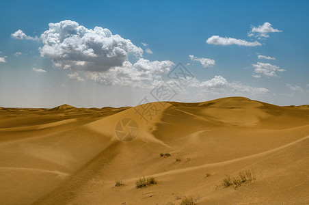 内蒙古腾格里沙漠蓝天白云高清图片