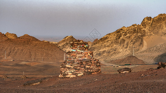 白峰内蒙古阿拉善山峦景观背景