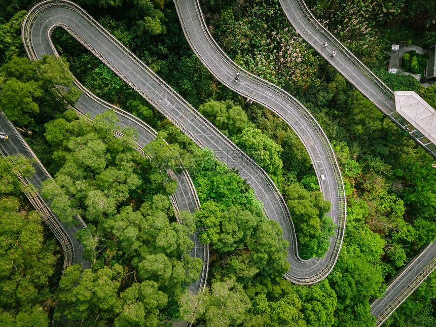 夏季重庆巫山森林盘山公路图片
