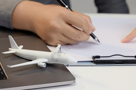 服务器模型贸易飞机合同签订背景