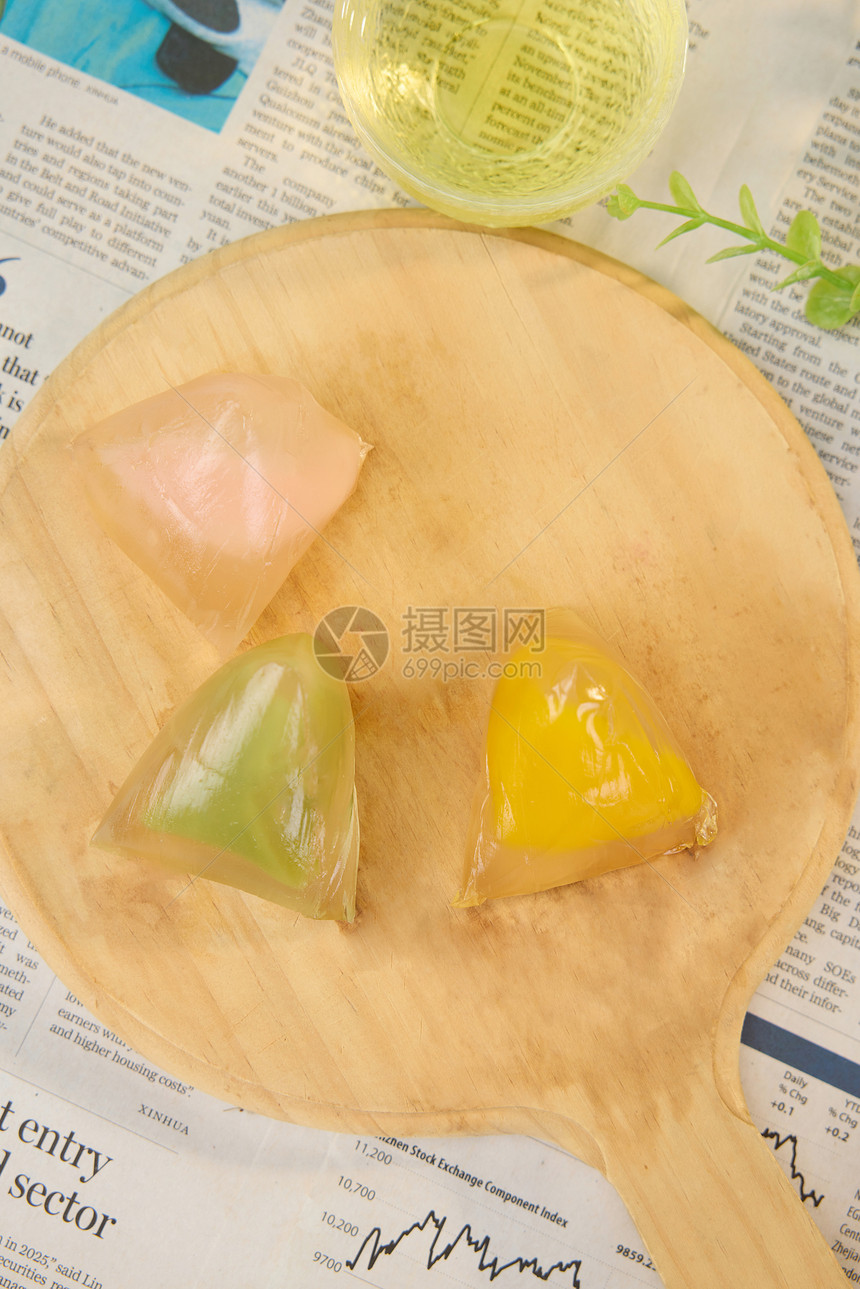 美味的彩色水晶粽子图片
