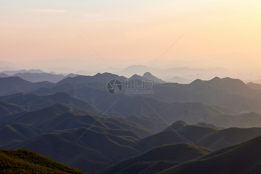中国画意境山脉风景图片