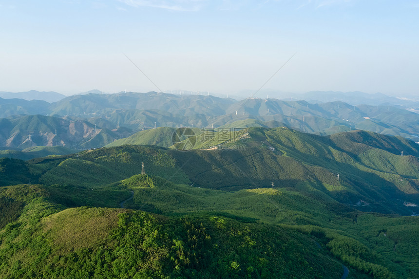 航拍绿色山脉风景图片