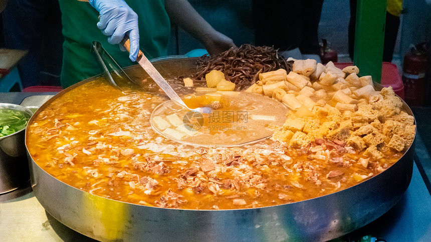 夜市美食小吃港式喷泉牛杂图片