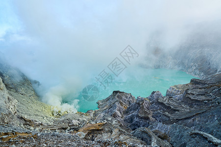 印尼宜珍火山硫酸湖高清图片