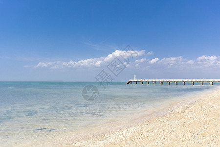 海防村夏天湛蓝的海边背景