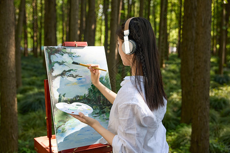 户外美女写生特写背景图片