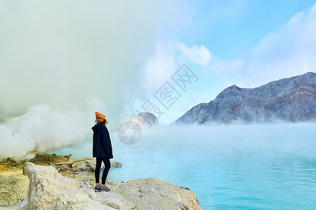 湛蓝色背影印尼宜珍火山旅行背影背景