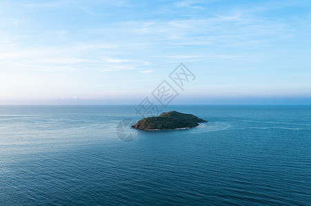 航拍万宁石梅湾海滩和加井岛风光高清图片