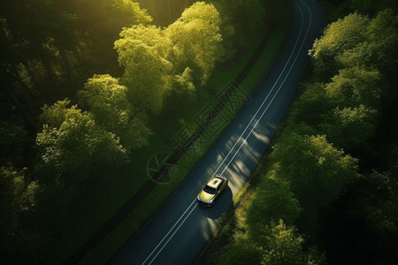 汽车在蜿蜒的道路上行驶航拍图片