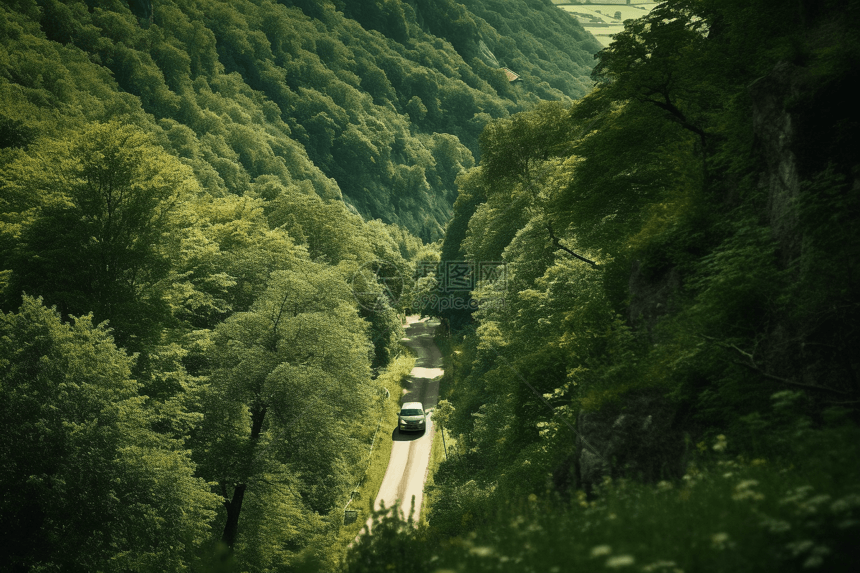 一辆汽车驶上陡峭的山坡图片