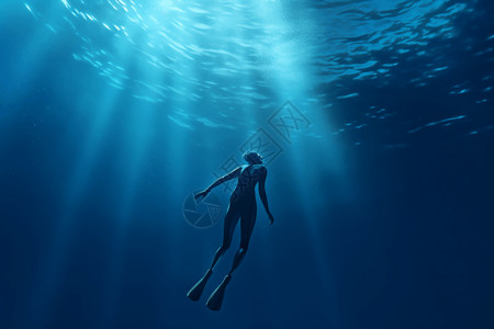 自由潜水员在海洋深处游泳图片