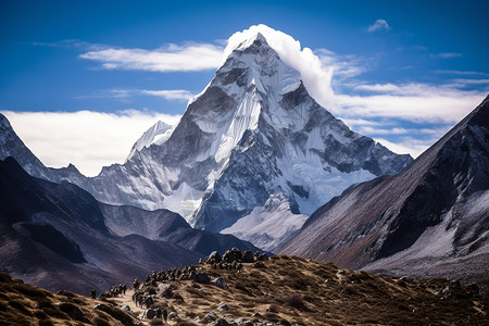 巍峨的山巍峨陡峭的山脉背景