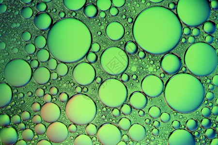 绿色气泡的抽象背景图片