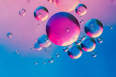 彩色漂浮泡泡粉蓝色背景的泡泡设计图片