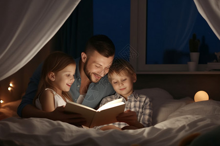 读故事父亲和他的小孩在家读睡前故事图片背景