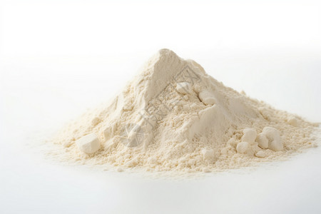 白色背景上的小麦粉堆图片