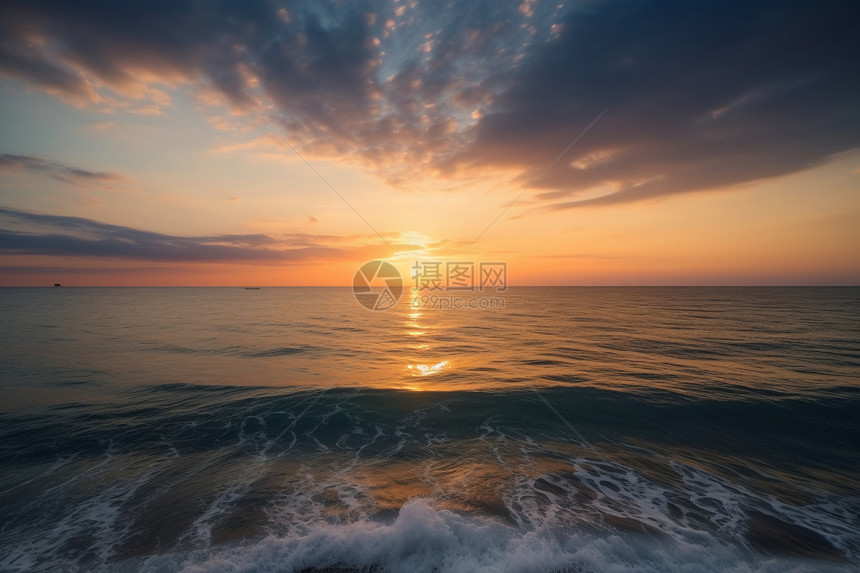 海上日出和海浪图片