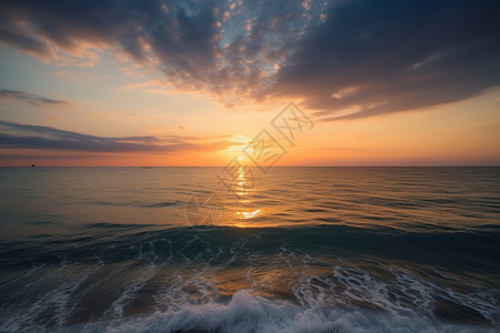 海上日出和海浪图片