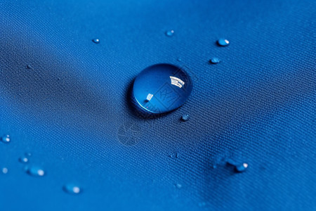 蓝布布上的水滴背景设计图片