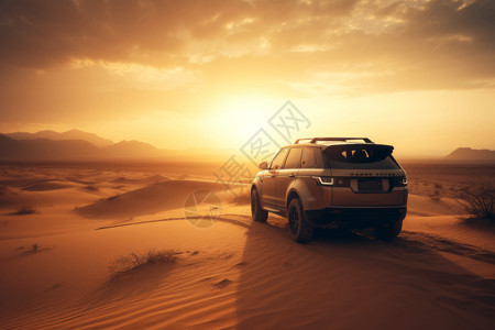 日落下沙漠里的越野车图片