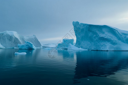 格陵兰岛冰原气候变暖导致冰山在融化设计图片