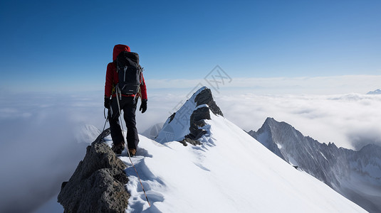 登山者在白雪皑皑的山脊上图片