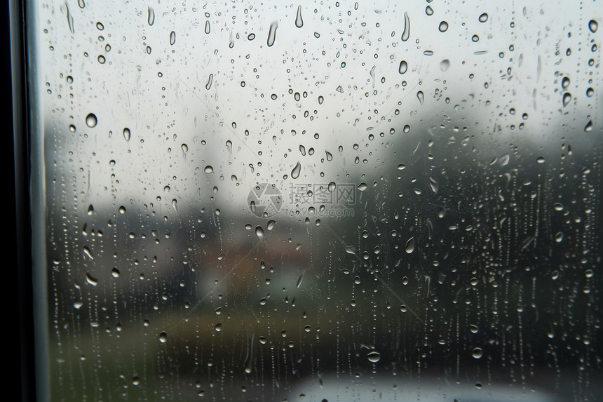 阴雨窗户上的雨滴图片