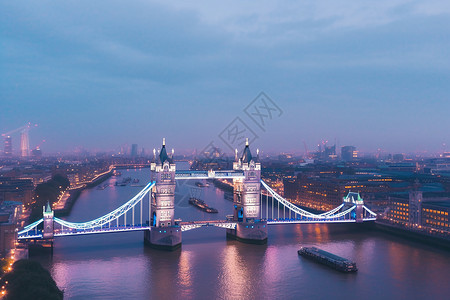 夜晚伦敦塔桥的景色高清图片