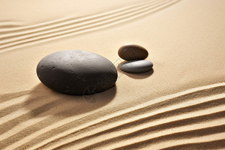 金黄巨石带线条的沙子上的石头背景