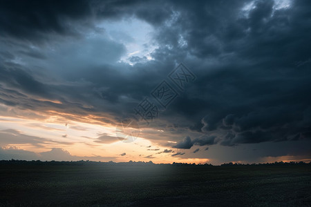 暴风雨前的天空背景图片