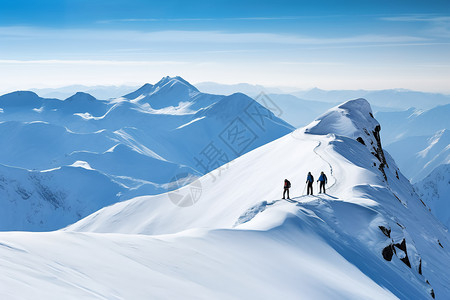 极行者寒冷的雪山上的爬行者背景