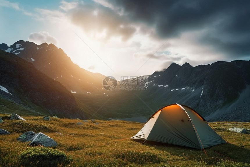 野外露营的旅游帐篷图片